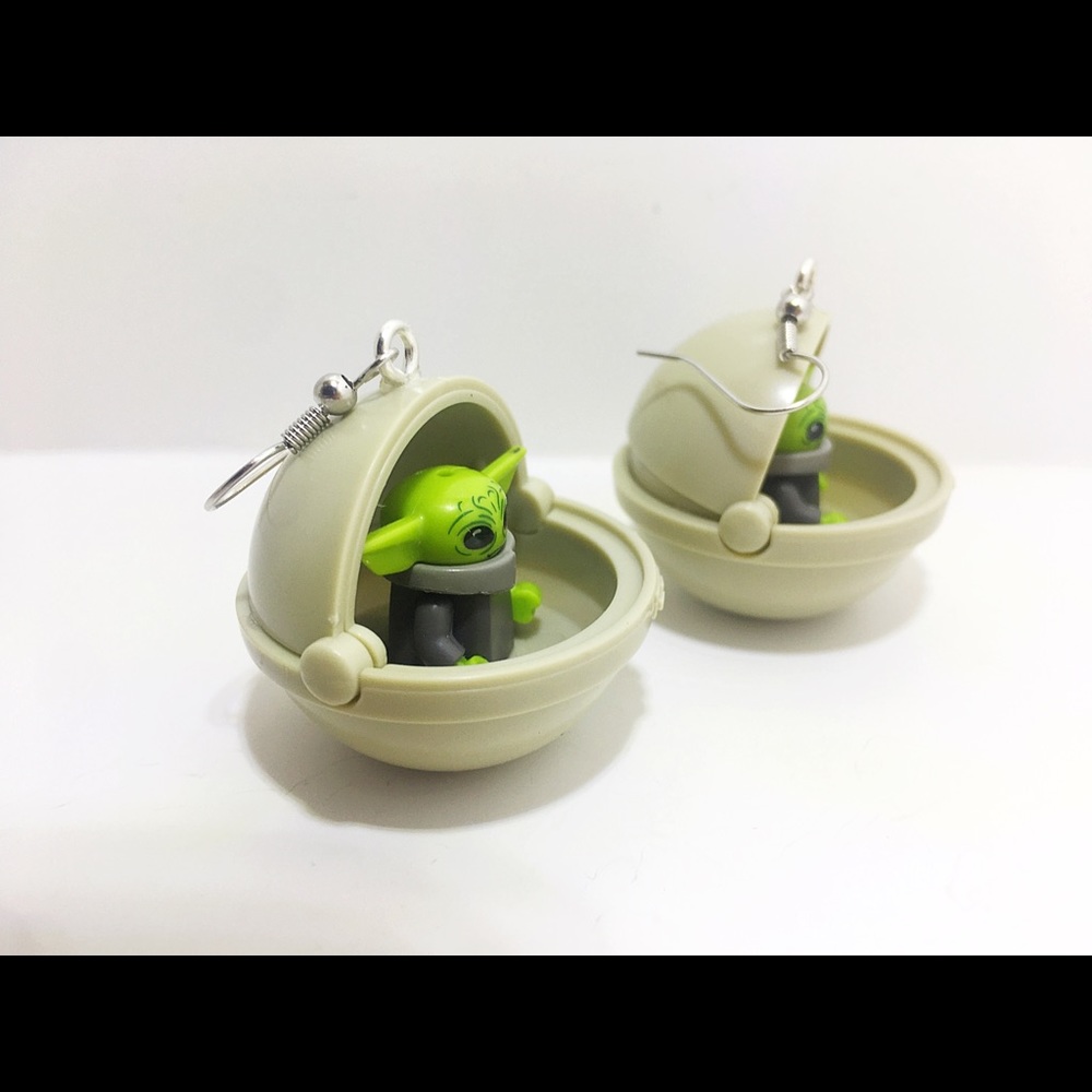 Star Wars Mandalorian Baby Grogu mini figure earrings, jewelry - Picture 2 of 3